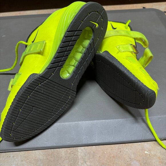 Nike Romaleos 2  Volt Neon Yellow Size Mens 11.5 476927-730 Shoes - Picture 3 of 4
